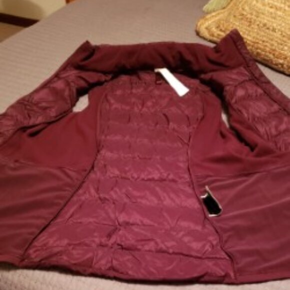 lululemon athletica Down for a Run vest, MAROON, size 10 - Picture 7 of 10
